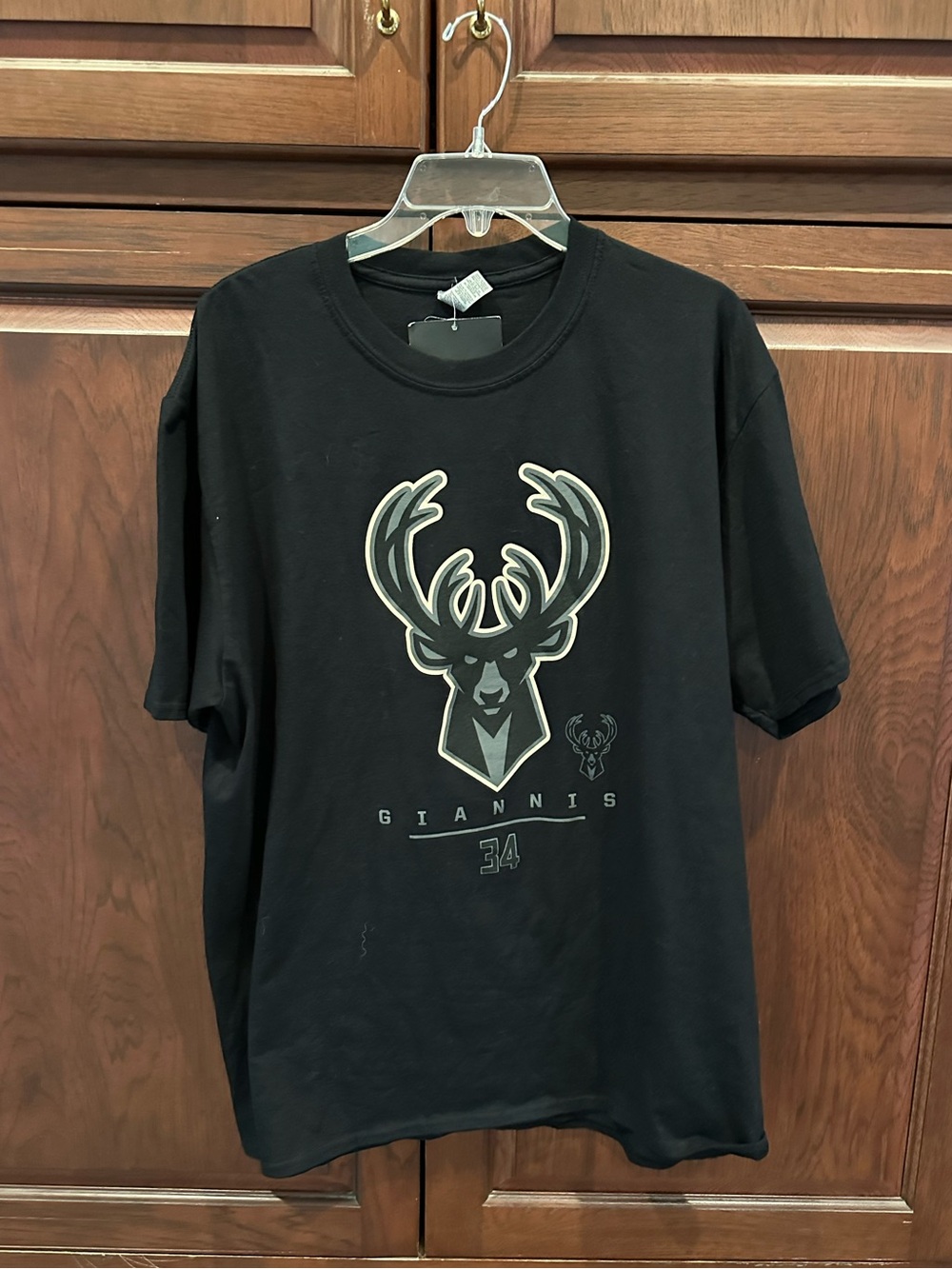 NWT Giannis tee sz XL